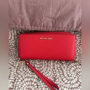 NWT Jet set travel coral color Michael Kors wallet/wrstlet